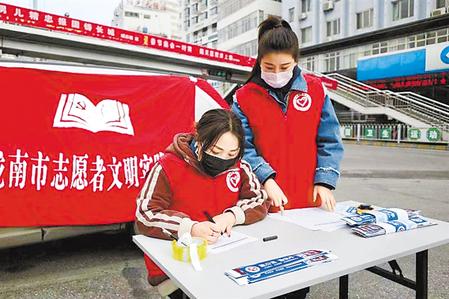 這個春天，那一抹鮮亮的“志愿紅”　——隴原志愿者戰(zhàn)“疫”記