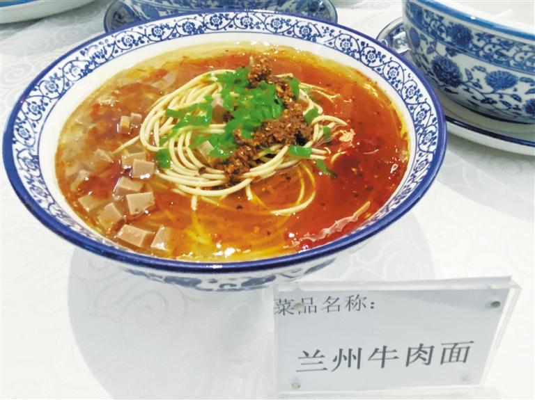 品香茗吃美食 還能K歌跳舞 “環(huán)西部火車游”專列爽得很！