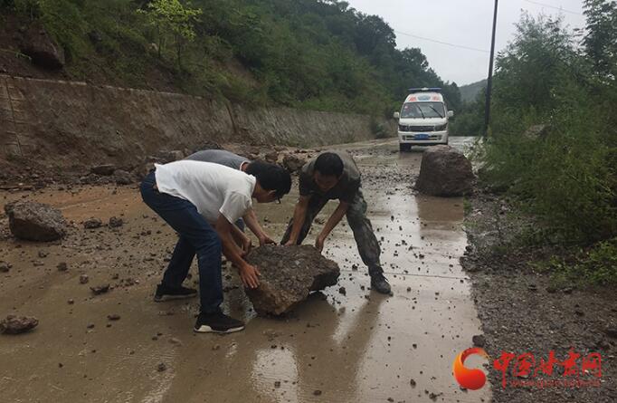 康縣長壩鎮(zhèn)：鏟車、120合力“逆行”救援群眾  