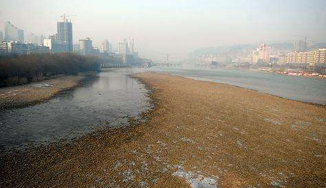市民：黃河水位大降會(huì)不會(huì)影響供水？ 水務(wù)部門：枯水期流量偏小屬于正?，F(xiàn)象