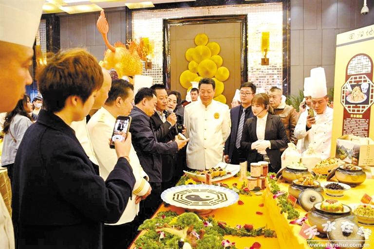 隴菜藝術(shù)盛典聚焦隴菜經(jīng)濟(jì)新成就——中國烹飪大師、甘肅省隴菜協(xié)會(huì)會(huì)長趙長安專訪