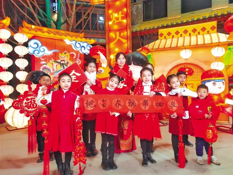原創(chuàng)音樂電視《全家?！废蛱m州市人民拜年！