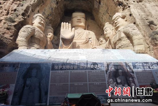 時下，中國“石窟鼻祖”天梯山石窟第13窟大佛足部與局部危巖體搶救性保護項目正在施工。圖為施工現(xiàn)場。陳曉斌 攝