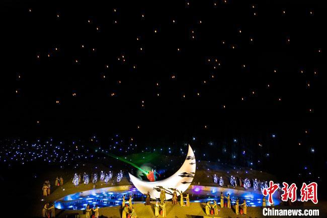 圖為大型沙漠實(shí)景演出《敦煌盛典》演出劇照。(資料圖) 敦煌市委宣傳部供圖