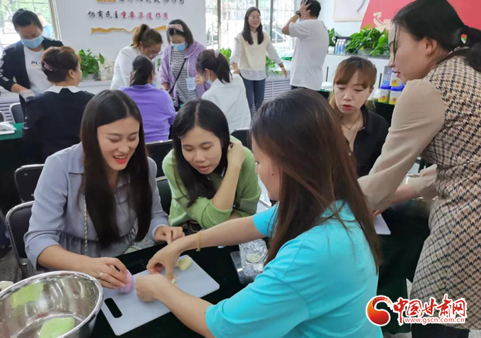 解鎖新技能！蘭州七里河區(qū)秋天的第一份手工月餅來(lái)了