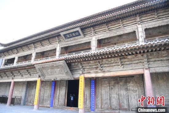 圖為張掖大佛寺建筑外圍?！钇G敏 攝