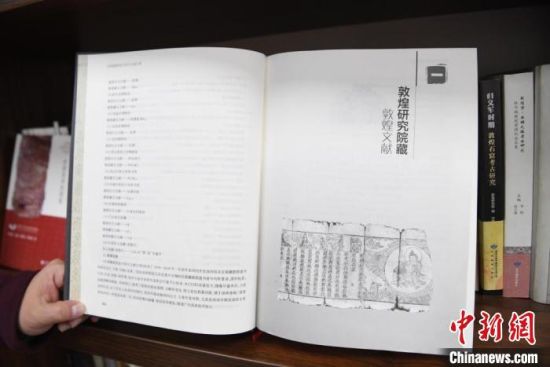 《甘肅藏敦煌遺書研究文獻(xiàn)引得》編纂耗時(shí)8年，收錄研究文獻(xiàn)數(shù)據(jù)總計(jì)17000條，時(shí)間跨越110年。　楊艷敏 攝