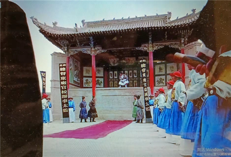 電影《新龍門客?！菲^之關(guān)城清代戲臺特寫