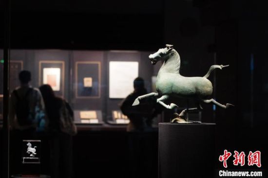 甘肅省博物館展出的“銅奔馬”。