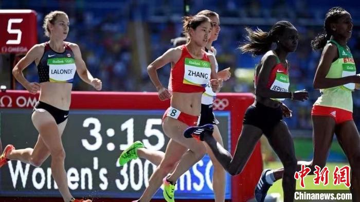 2016年8月，中國(guó)選手張新艷參加里約奧運(yùn)會(huì)田徑女子3000米障礙賽預(yù)賽。(資料圖) 受訪者供圖