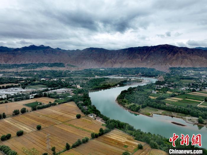 圖為黃河岸畔景色。(資料圖) 李玉峰 攝