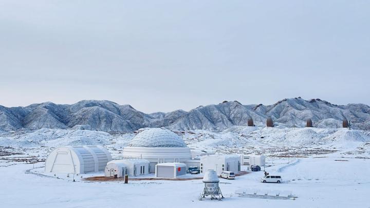 2023年12月14日拍攝的甘肅省金昌市“火星1號基地”雪后景象。新華社發(fā)(李婷 攝)