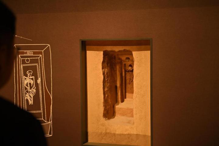 張家川縣馬家塬車(chē)輿博物館展陳的馬家塬遺址出土文物。李亞龍 攝