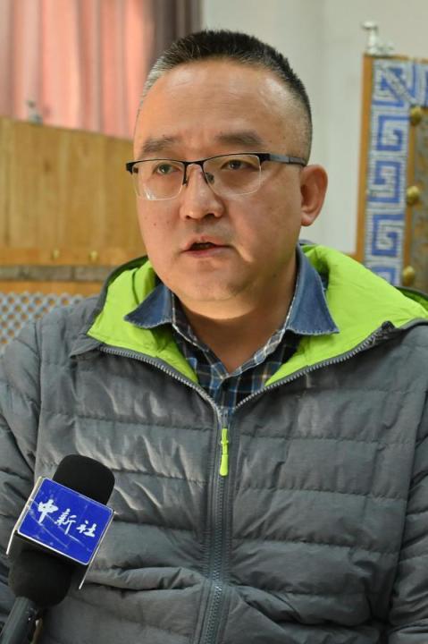 謝焱，甘肅省文物考古研究所副研究館員、考古研究二部主任、田野考古項(xiàng)目負(fù)責(zé)人。主持參與了張家川馬家塬戰(zhàn)國(guó)西戎墓地、臨潭磨溝齊家文化墓地等20多項(xiàng)考古調(diào)查、發(fā)掘工作，曾獲得中國(guó)國(guó)家文物局田野考古二、三等獎(jiǎng)，“十二五”文物保護(hù)科學(xué)和技術(shù)創(chuàng)新二等獎(jiǎng)等榮譽(yù)。
