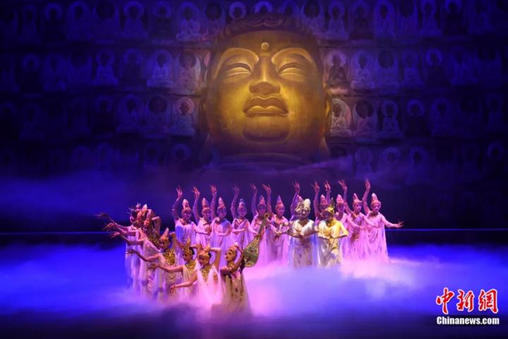 2024年2月23日晚，中國(guó)經(jīng)典舞劇《絲路花雨》在甘肅蘭州演出恭賀新春。李亞龍 攝