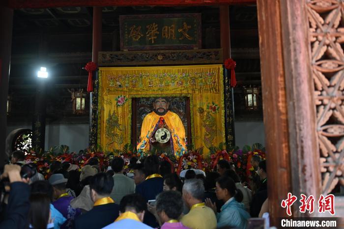 6月21日，2024(甲辰)年公祭中華人文始祖伏羲大典在甘肅天水舉行，來自海峽兩岸及港澳地區(qū)約500人現(xiàn)場共祭中華人文始祖伏羲。中新社記者 李亞龍 攝