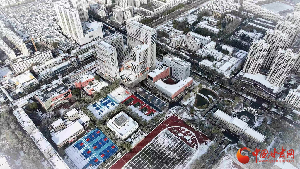 在甘肅，遇見一場高校的初雪