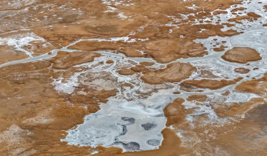 大、小蘇干湖：咸淡相連的高原“姊妹湖”