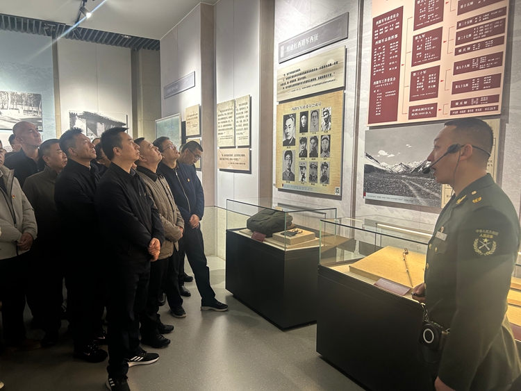 酒鋼全體紀檢監(jiān)察干部赴中國工農紅軍西路軍紀念館開展紅色尋訪活動.jpg
